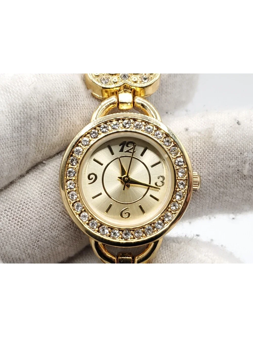 Quartz Womens Watch New Battery Gold Tone Heart Band 22mm